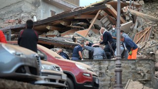 Động đất kinh hoàng tại Italy phá hủy nửa thị trấn, 6 người chết