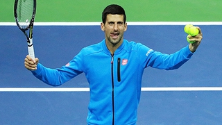 Kẻ thì bỏ cuộc, người bị loại sớm. Djokovic may đến thế là cùng!