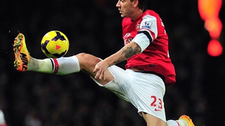 'Lord' Bendtner khẳng định không hối hận vì tuyên bố là 'tiền đạo hay nhất thế giới'