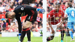 ĐIỂM NHẤN Man United 1-1 Stoke: Tội đồ De Gea, người hùng Grant, và Rooney lại kiến tạo… rùa