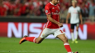 Man United cử người xem giò 'Ronaldo mới'