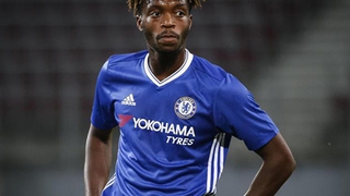 'Cánh chim lạ' Chalobah kiến tạo ngoạn mục khiến CĐV Chelsea phát cuồng