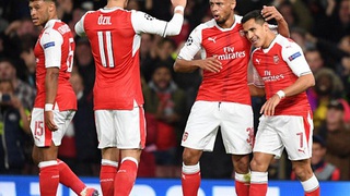 Roy Keane: 'Arsenal sẽ gặp họa nếu không giữ chân Oezil và Sanchez'