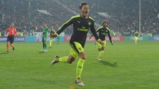 Arsenal: Mesut Oezil đã thay đổi kì diệu như thế nào?