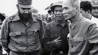 VIDEO: Thước phim vô giá về lãnh tụ Fidel Castro tại sân bay Gia Lâm 1973