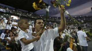 XÚC ĐỘNG: Đối thủ của Chapecoense tổ chức lễ tưởng niệm các cầu thủ xấu số