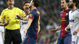 Fan Real lo ngại trọng tài bắt trận ‘Kinh điển’ thiên vị Barca