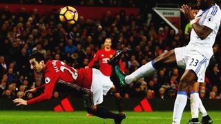 Trước Mkhitaryan, có rất nhiều bàn thắng kiểu 'bọ cạp' đã được ghi