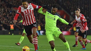 Jamie Redknapp: 'Sturridge chỉ là con nít khi đối đầu với Van Dijk'