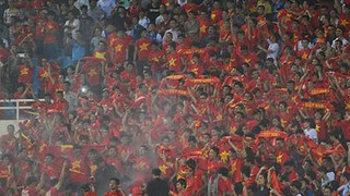 Từ bê bối trên sânThống Nhất: Đừng để tình yêu khán giả tắt lịm!