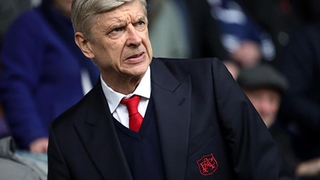 Trò cũ bảo vệ Wenger, chỉ trích CĐV Arsenal