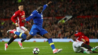 Bailly khiến người xem phải ngả mũ với pha tắc bóng 'chuẩn từng centimet' trước Lukaku