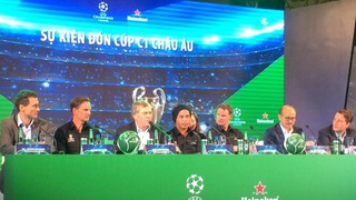 Cựu danh thủ Ronaldinho: 'Tôi yêu Việt Nam và cầu nguyện cho Barca'