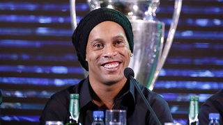 Ronaldinho: 'Bóng đá cho tôi tất cả, không lấy đi thứ gì'