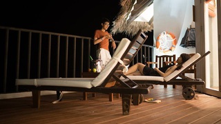 Cặp vợ chồng 9X Việt Nam phượt Maldives nổi tiếng thế giới chỉ sau 1 tuần