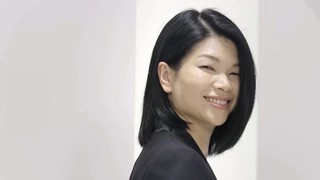Nhà nghèo, kém sắc nhưng cô gái này đã vươn lên trở thành người mẫu đình đám trên sàn quốc tế, sáng lập thương hiệu thời trang riêng nhờ kiên trì 4 nguyên tắc sống
