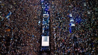 Biển người đón đội tuyển Argentina trở về sau chức vô địch World Cup