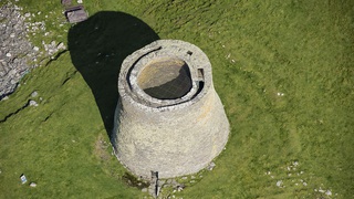 Giới khảo cổ giải thích công dụng của những "tháp chọc trời" 2.000 năm tuổi tại Scotland