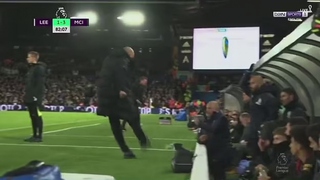 Guardiola rối rít xin lỗi vì hành động khó coi với đối thủ 