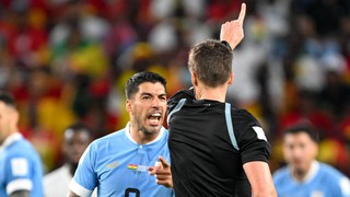 Tin nóng World Cup hôm nay 3/12: Suarez tố FIFA chống lại Uruguay