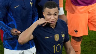 Mbappe vắng mặt trước truyền thông, chịu phạt thay LĐBĐ Pháp