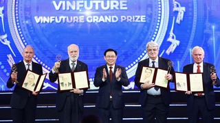 Chân dung những cha đẻ Internet, có người được xem là hình mẫu Kiến trúc sư trong phim Ma trận