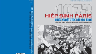 Sách mới 'Hiệp định Paris 1973 - Bước ngoặt tiến tới hòa bình' kể lại bằng hình ảnh cuộc đàm phán và ký kết Hiệp định Paris