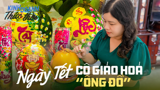 Thức thời mùa Tết: Giáo viên Tiếng Anh trổ tài viết thư pháp lên trái cây và vật phẩm trưng bày ngày Tết mang về "bài toán thu nhập" cực thú vị