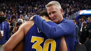 HLV Steve Kerr xin lỗi NHM vì cho nghỉ trụ cột, chỉ trích lịch thi đấu của NBA