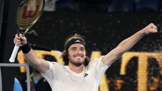 Kết quả Australian Open hôm nay 24/1: Tsitsipas, Azarenka vào bán kết