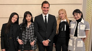 Vì các con, Federer tươi như hoa bên dàn sao nữ BLACKPINK