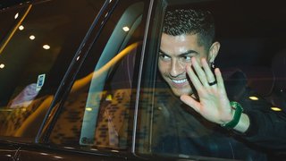 Ronaldo rạng rỡ đến Saudi Arabia, 100.000 người tranh mua vé xem CR7 ra mắt