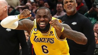 LeBron James nói gì trong phòng thay đồ sau thất bại trước Boston Celtics?