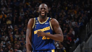 Sự thật về đường chuyền ma thuật "gây bão MXH" của Draymond Green