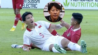 HLV Shin Tae-yong đưa ra thông điệp kèm khoảnh khắc Văn Hậu phạm lỗi với đối thủ