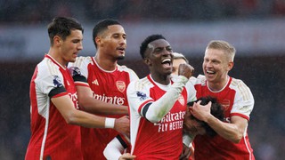 Tiền đạo 24 tuổi lập hat-trick trong chiến thắng 5 sao của Arsenal, 'Pháo thủ' phả hơi nóng vào Tottenham