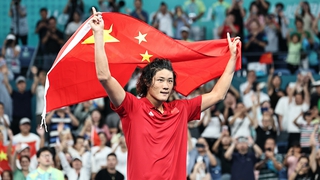 Tay vợt vừa giành HCV ASIAD 2023 đánh bại đối thủ người Mỹ gốc Việt, làm nên lịch sử cho quần vợt Trung Quốc