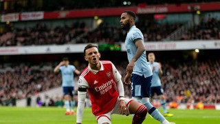 ĐIỂM NHẤN Arsenal 1-1 Brentford: Trossard không cứu nổi Arsenal, lo Man City