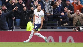 Harry Kane vượt cột mốc 200 bàn, Chelsea tiếp tục chìm sâu trong khủng hoảng