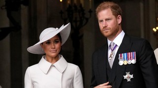 Đưa ra yêu cầu không thể chấp nhận với Hoàng gia Anh, Harry - Meghan được khẳng định sẽ khiến lễ đăng quang rơi vào tình trạng "hỗn loạn"