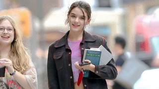 Suri Cruise chuẩn bị bước chân vào giảng đường đại học, ‘nói không’ với sự hỗ trợ từ Tom Cruise?