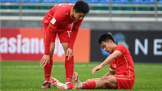 Cầu thủ Trung Quốc phô diễn kỹ năng tệ hại, BLV thốt lên: ‘Trình độ này còn kém Nhật Bản 30 năm’