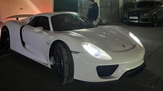 Chơi siêu xe hiếm không đơn giản: Ông Đặng Lê Nguyên Vũ đưa Porsche 918 Spyder vượt nghìn km ra Hà Nội làm thủ tục lăn bánh sau gần 1 năm ‘cất kho’