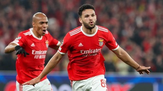 Mục tiêu của MU lập cú đúp đưa Benfica vào tứ kết Cúp C1