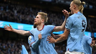 Song sát Haaland - De Bruyne tỏa sáng rực rỡ, Man City vùi dập Arsenal, chạm một tay vào chức vô địch Ngoại hạng Anh