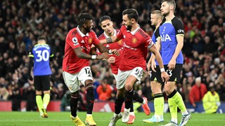 Soi kèo bóng đá hôm nay 27/4: Tottenham vs MU