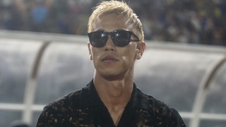 Keisuke Honda gây tranh cãi với thời trang ‘độc lạ’, HLV U22 Campuchia liền có phản bác bất ngờ