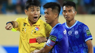 Vụ quả 11m tranh cãi ở V.League: Trọng tài từng bị VPF treo còi vĩnh viễn, chê "chuyên môn kém"