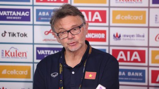 HLV Troussier: 'Tôi tự hào về quyết tâm của toàn đội'