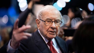 Tỉ phú Warren Buffett nhắc nhở: 'Đàn ông càng BẤT TÀI, vô tích sự thì càng hào phóng 3 việc này'